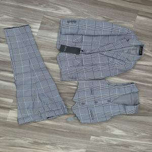 Suit 635