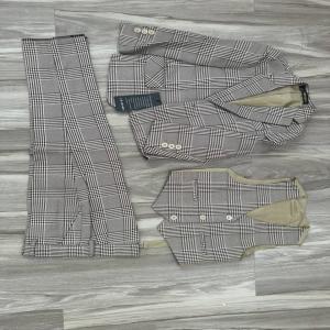Suit 636